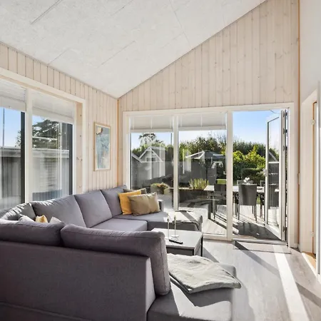 Semesterbostad Lovely In Sjolund