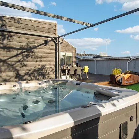 Semesterbostad Lovely In *