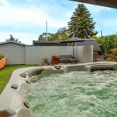 Ferienhaus Schönes Zuhause In Sjolund