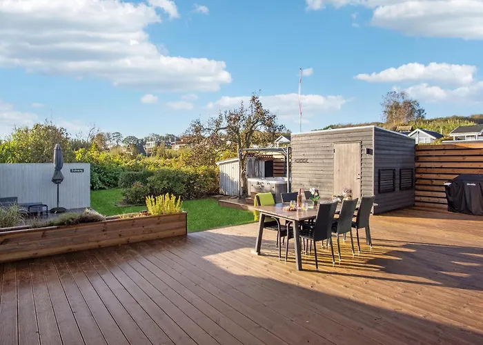 Nyaraló Lovely In *