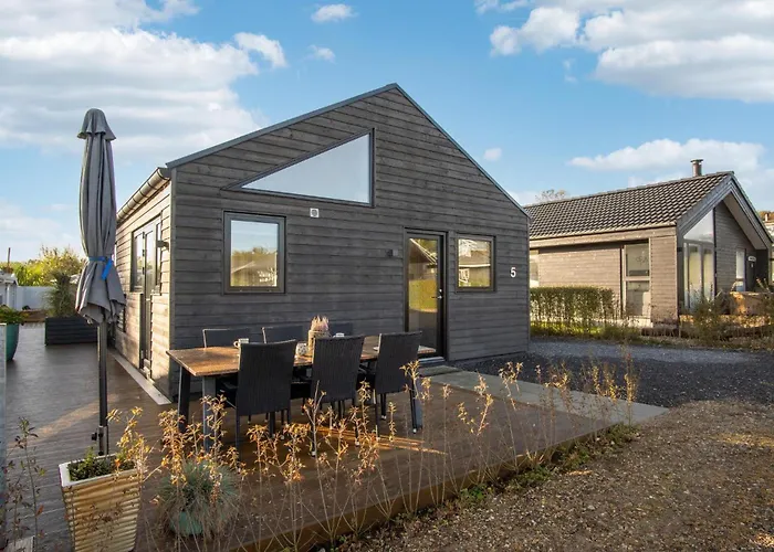 Nyaraló Lovely In *